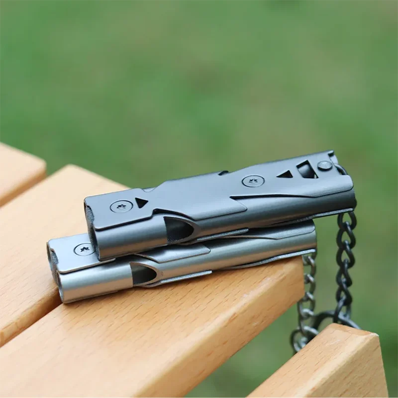 Sifflet de Survie à Double Tube Haute Puissance – Sifflet Métallique pour Randonnée, Camping et Secours