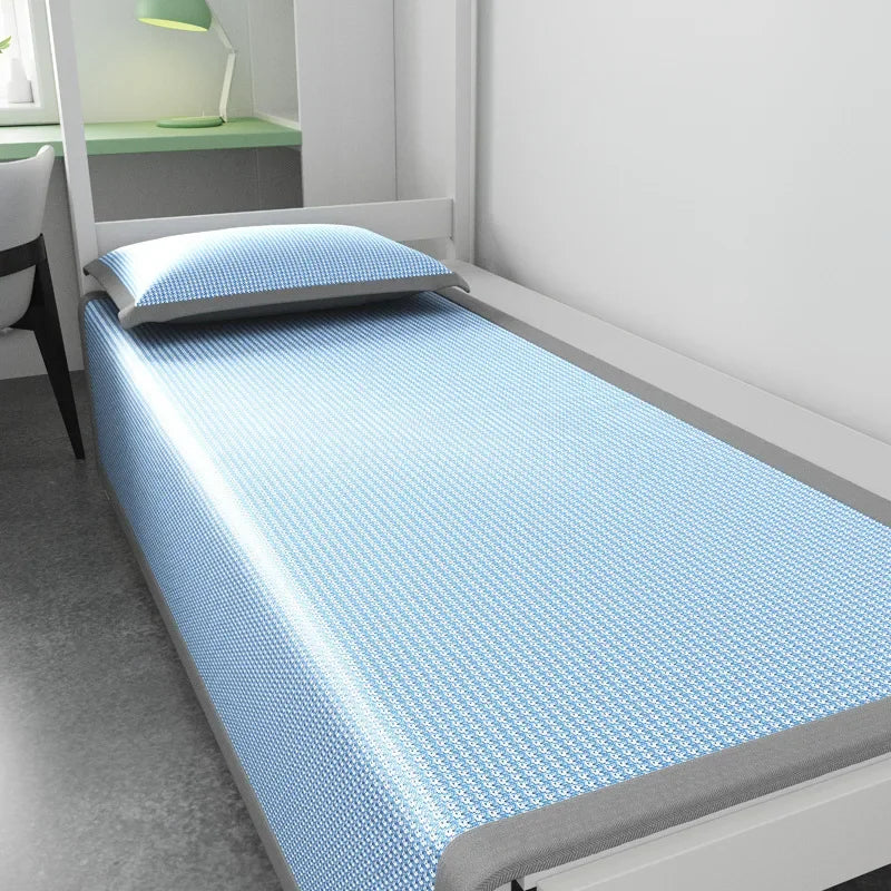 Tapis de Lit Rafraîchissant – Effet Soie Glacée et Tissu Respirant pour les Nuits d’Été